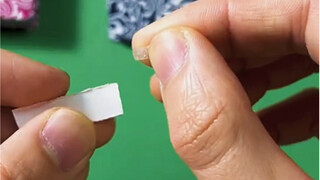 老千之所以会赢，都是运用了手法，其实就是在作弊，十赌九诈，不去赌博自然不会受骗，奉劝大家知道了赌博的猫腻，就不要再去赌博了，一人赌全家亏，拒绝赌博，真爱生活。