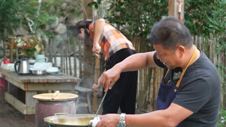 Today I had a cooking showdown with my dad—his “braised chicken with mushrooms” was a bit of a cheat