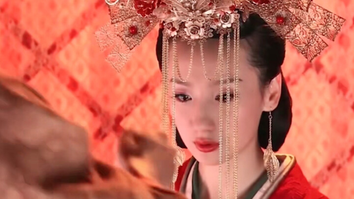 Such a delicate, beautiful face—and yet everyone in the whole series points at it and calls it ugly.