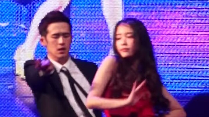 【1080P转载】IU跳Trouble Maker，兔牙哥眉头紧锁哈哈哈哈哈