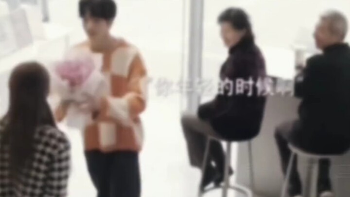 Ghen tị với tình yêu của ông bà, chứ không ghen tị với những cặp đôi đang độ xuân thì.