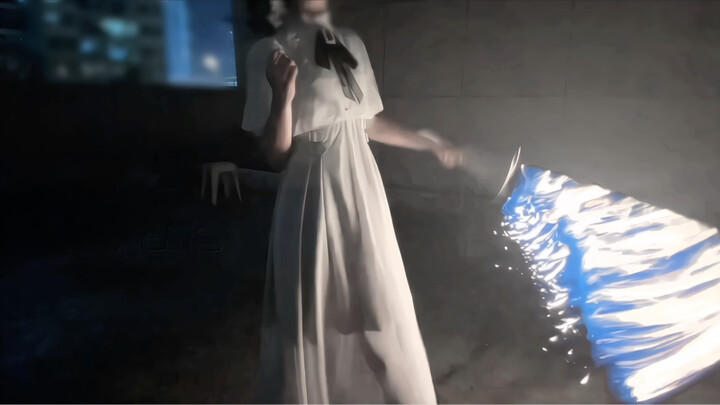 遇见她 如春水映梨花