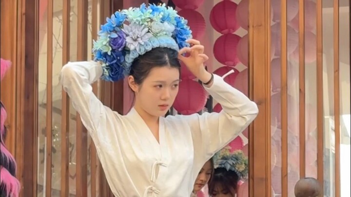 本来只是觉得她今天挺好看想记录下，结果...