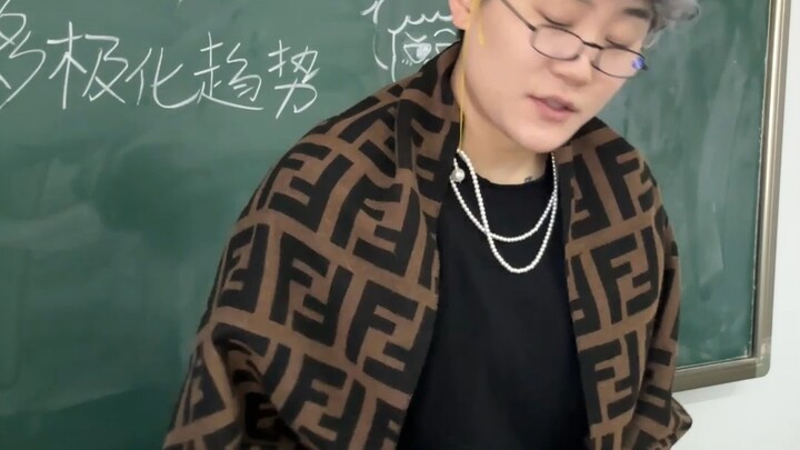 校长：怎么当上校长了见了老师还犯怵呢？闹心！