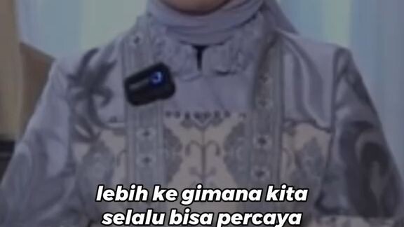 Allah selalu bersama tapi manusia tidak selamanya, selalu jadikan Allah yang paling utama 🌻