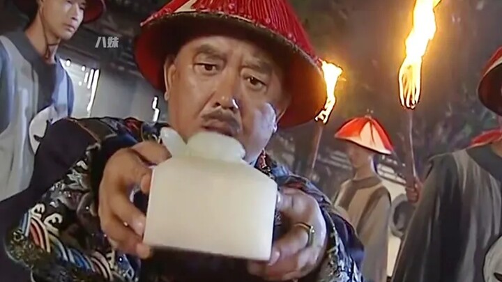 He Shen menemukan harta karun yang menggemparkan, lalu bersiap melakukan sesuatu yang bahkan delapan
