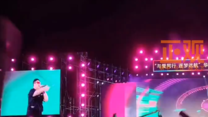 The pinnacle of graduation parties, please welcome Wang Xinling!