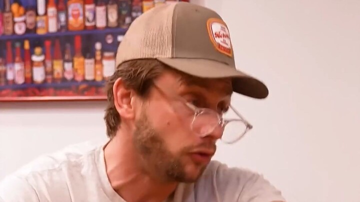 Nonton TV aja kok repot banget sih!