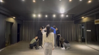 那个这个是练习室版，好好扒了舞的，高原真的不太好跳啊，子妹们，一口氧气3分钟舞[捂脸][捂脸]
