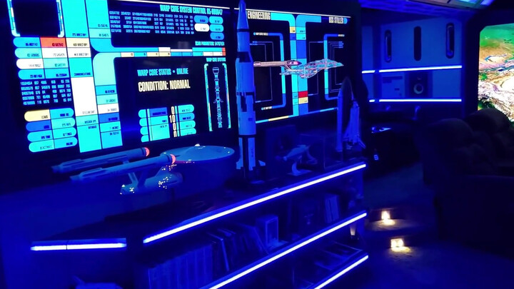 Netizen Kanada berbagi teater “kapsul ruang angkasa” di rumahnya—begitu pintu kedua terbuka, benar-b