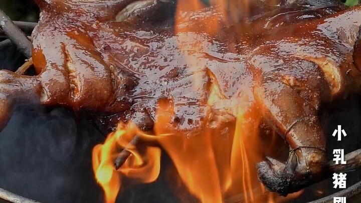 Mùa hè ở nông thôn, chẳng có gì mà một bữa lợn sữa quay không thể giải quyết được.