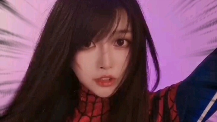 Saat kamu sibuk memandang pahlawan wanita itu... dia malah jatuh hati padamu.