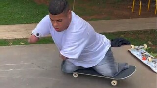 当你觉得自己这辈子都学不会滑板了，不妨看看这个视频