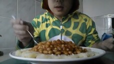 ASMR EATING SOUNDS - MASHED POTATO, ESCALOPE AND WHITE BEANS IN TOMATO SAUCE