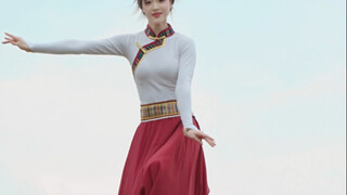 You have a flower-like smile, singing on that grassland.