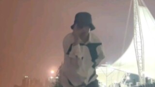 صغير أك يرقص على ضفاف النهر "ارقص رقصة الليل" ابننا بدأ يكبر أخيرًا | AK ليو تشانغ 20220902