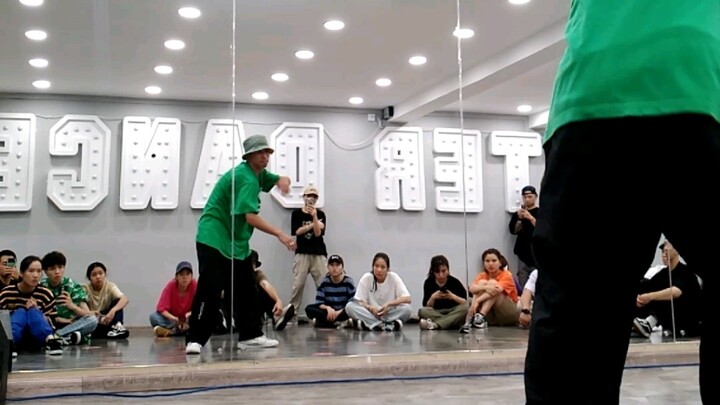 Yass của Nhật Bản sẽ hướng dẫn bạn cách sử dụng vai trong Freestyle! Hãy đến và xem nếu bạn muốn cải