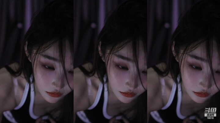 Xiaoxiao Su’s fluorescent tube dance moves are full of seductive expressions!