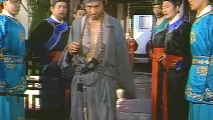 Qin Hui actually beat Ji Gong to death #OldMovie #FilmReview #FolkTale