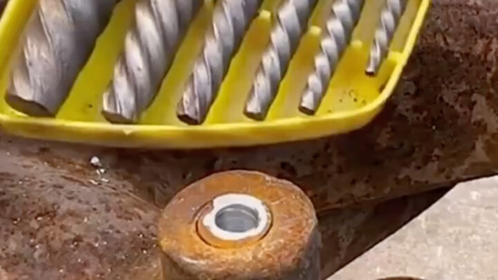 The Correct Way to Remove a Rusty Screw