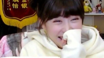 Zhou Shuyi drove like crazy during the live broadcast, and she could speak all kinds of professional