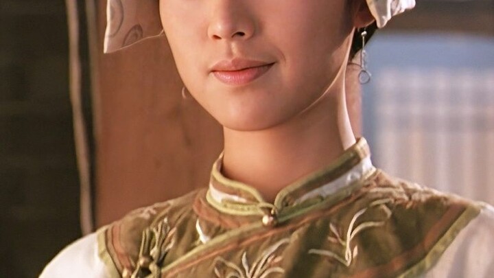 I was amazed by her romantic and elegant performance back then, but it's a pity that she disappeared
