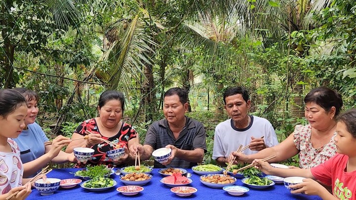 Sườn Non Kho Trứng Cút Bữa Ăn Ấm Áp Nơi Vùng Quê Hẻo Lánh | TKQ & Family  T1145