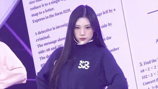 جوون، الراقصة الرئيسية لـ Heart-to-Heart، تخفف من قوتها عند الرقص مع المجموعة، لكنها تطلق العنان لجم