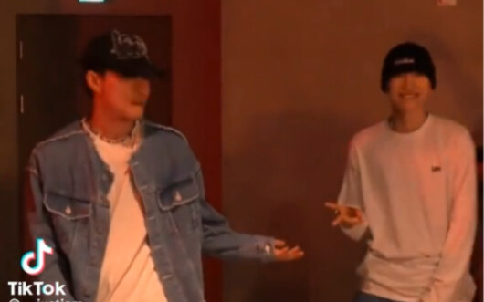 为什么badalee不拍男伴舞的手掌了 badalee howl