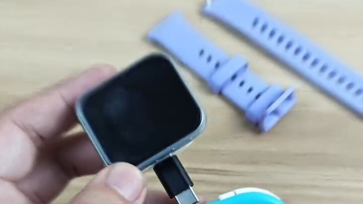 Jam tangan + pegangan = konsol permainan genggam mini?