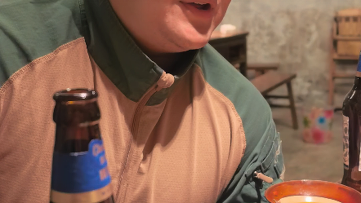 Người Quảng Đông thử thách lẩu Tứ Xuyên – Trùng Khánh