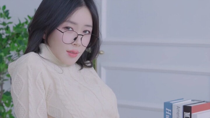 ลุคใส่แว่นกับถุงน่องดำสุดชิคของพี่สาว ChoiApple