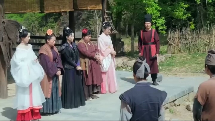 ชายหนุ่มทะลุมิติสู่ยุคราชวงศ์ ถูกบังคับแต่งเมีย พบหญิงงามหลายฐานะ แต่ลังเลเลือกใ