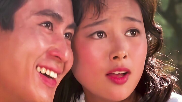 Kita jatuh cinta di puncak Gunung Lushan, sinar senja ini menjadi saksi cinta kita.