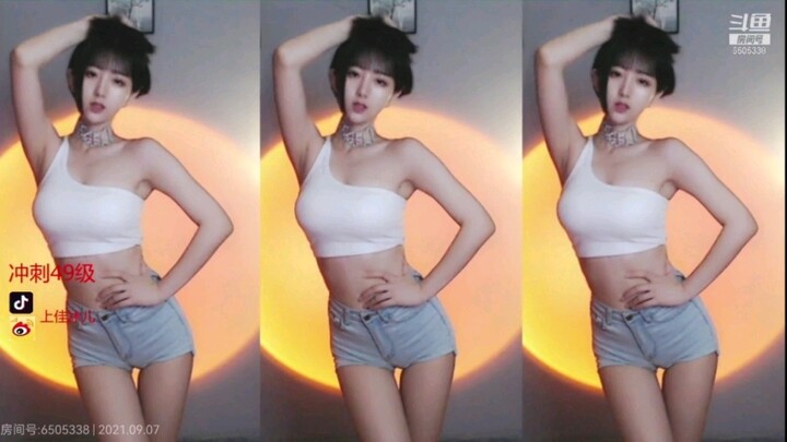 高冷小姐姐在线热舞！