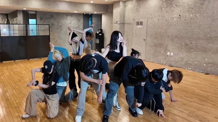 [Esther Yu] Long-awaited behind-the-scenes footage from XinXin’s spicy honey practice studio!!!!