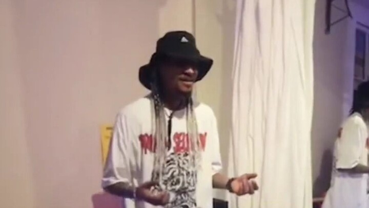 Larry, jadilah manusia!