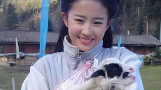 Cô bé thật mềm mại, dễ thương và đáng yêu trong suốt thời gian này!
