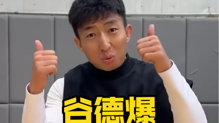 Đối phương phản công nhanh, đồng đội chuyền bóng hỏng thì phải làm sao? Học ngay chiêu này của Gu De