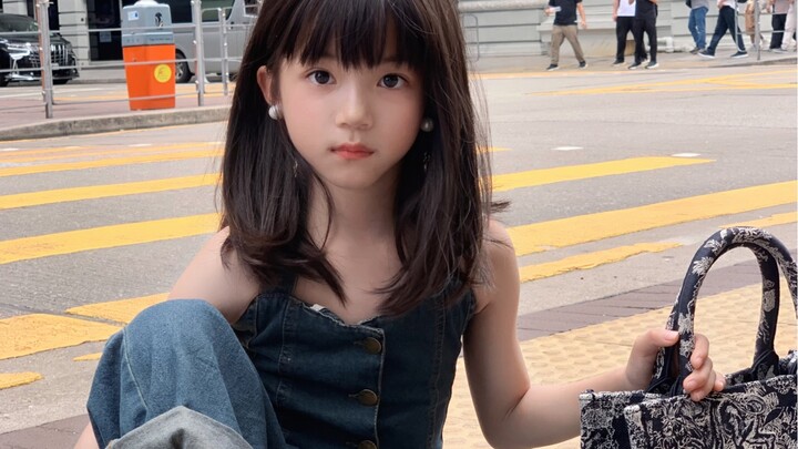 ลูกสาวแต่งตัวสไตล์ฮ่องกงด้วยตัวเอง! เรียกว่าพี่เฟยไม่เกินไปเลยใช่มั้ย?