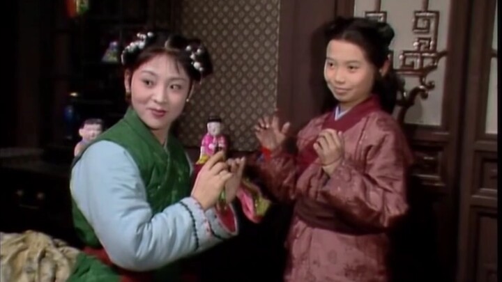 ชมว่าในซีรีส์ “ความฝันในหอแดง” พวกเขาหลีกเลี่ยงการยืนนิ่งๆ หรือพูดบทอย่างแข็งทื่อได้อย่างไร~