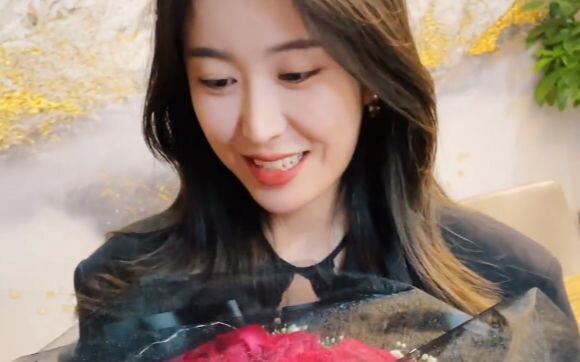 Tình yêu lên đông xuống tây, lãng mạn đến chết không thay đổi các bạn nhé.