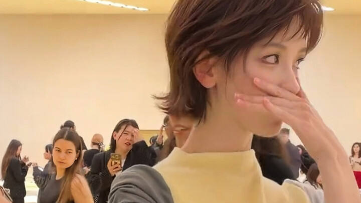 ใครจะเข้าใจความน่าขำของเฉินตูหลิง สาวซื่อที่พยายามทำตัวดุๆ กันบ้างล่ะ? ทั้งความพยายามจะวางมาดเย็นชา 