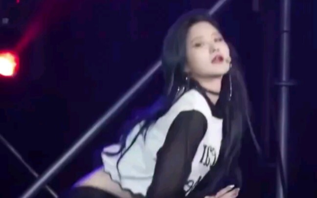 EXID Park Jung Hwa gợi cảm với phần lưng cắt xẻ táo bạo