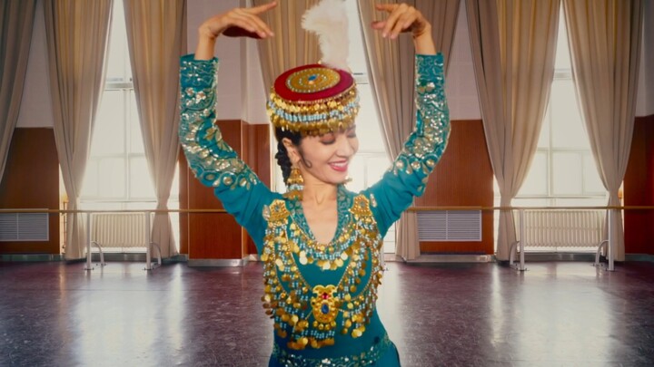 乌孜别克族哈拉孜姆舞蹈