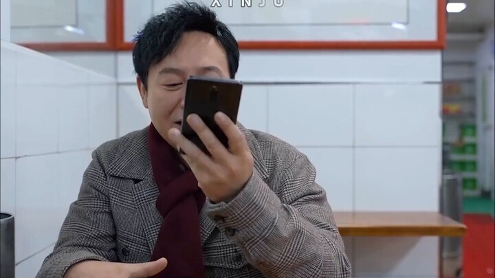 Begitu Kak Qiang senang, dia sampai lupa kalau dia datang untuk ngumpulin sewa.