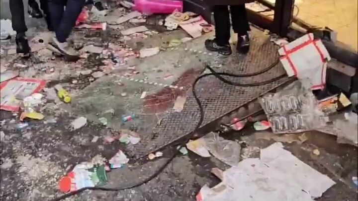 Woman tries to stop looters in France