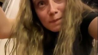 国外女生被变态跟踪躲进了路人的家 Part3