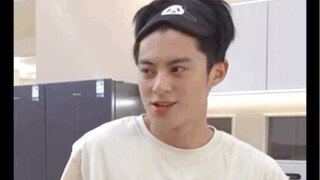 王鹤棣：你怎么这样笑～