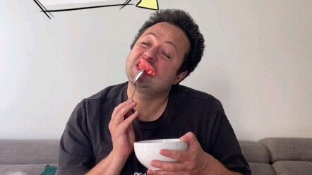 Orang asing makan semangka VS. Orang Cina makan semangka